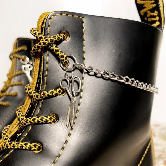 Silver Scissors Anket Shoe Charm Chains for Boots & Skates - Picture 3 of 5